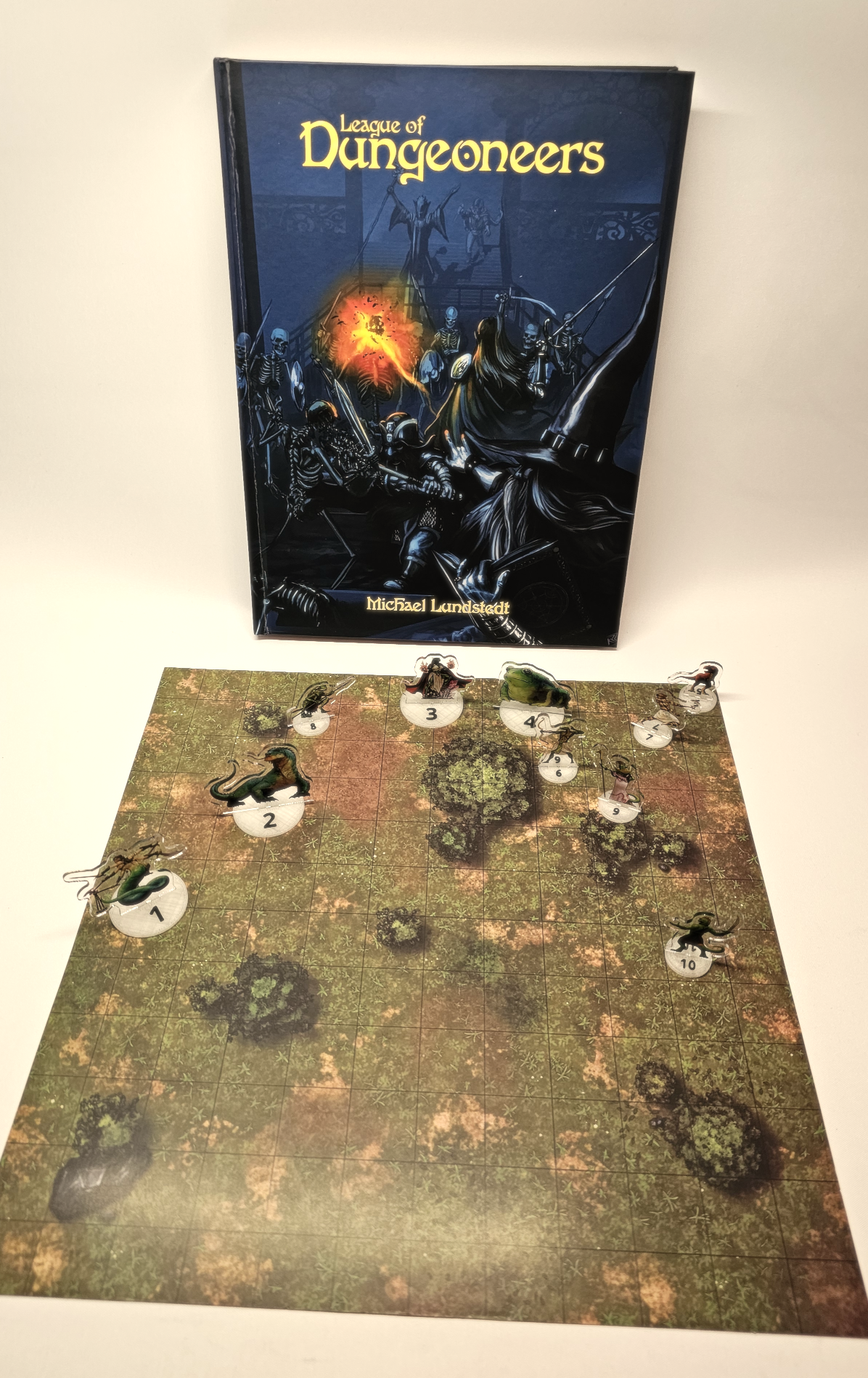 League of Dungeoneers - Enemies trackers with numbered bases