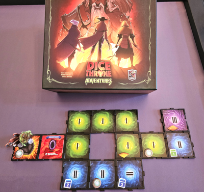 Dice Throne Adventures - Supports de tuiles avec tour de rangement